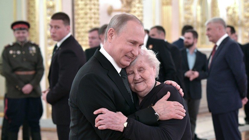 Путин лично заехал за своей учительницей в Москве
