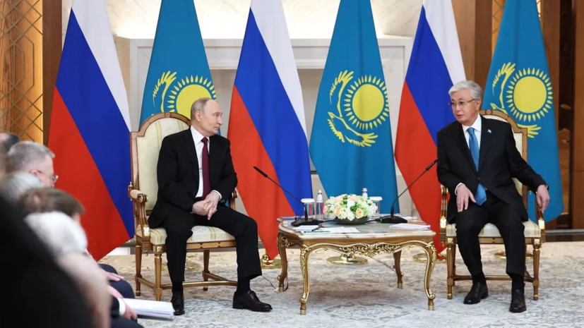 Путин назвал отношения России и Казахстана в ЕАЭС образцом взаимодействия