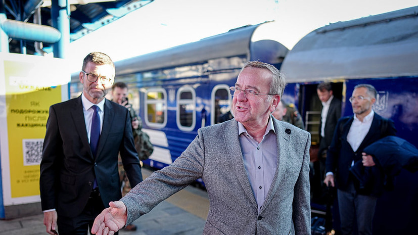 Глава Минобороны ФРГ приехал в Киев