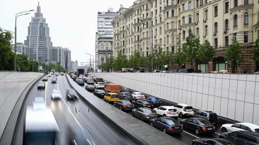 Москвичам рекомендовали пересесть на метро из-за перекрытия Садового кольца