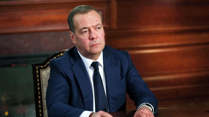 Медведев: укрепление экономики России должно стать ответом на внешнее давление