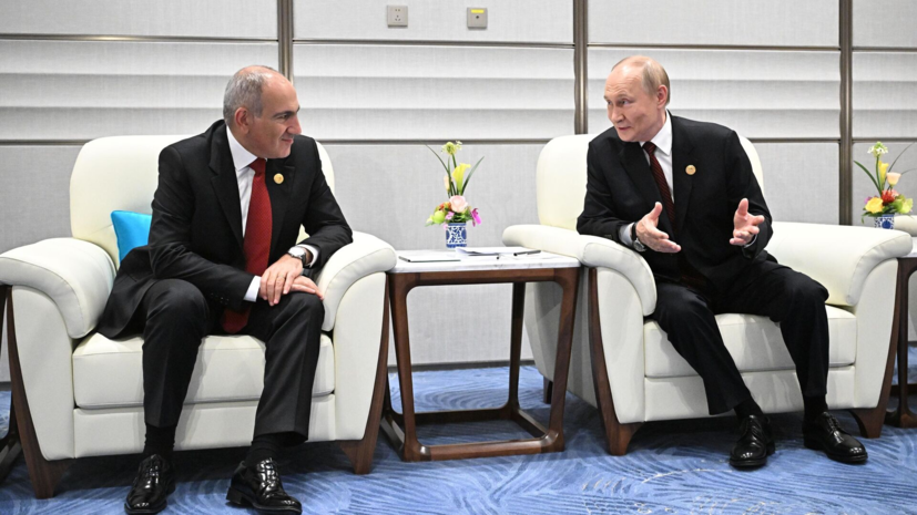Пашинян поздравил Путина с Днём России