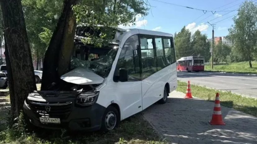 Среди пострадавших в ДТП с автобусом в Смоленске есть три подростка