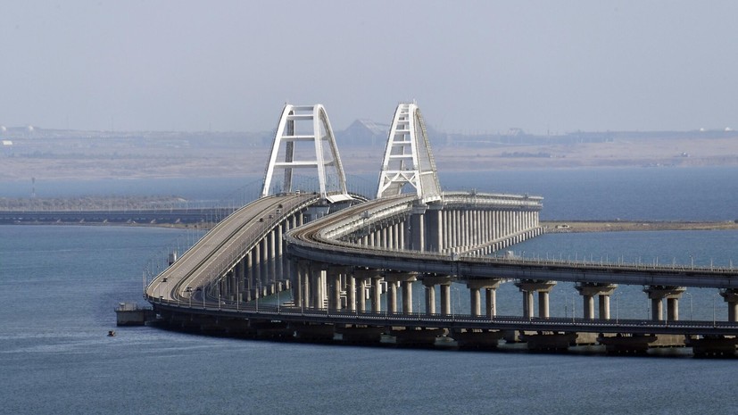 Движение по Крымскому мосту временно перекрыто для автотранспорта