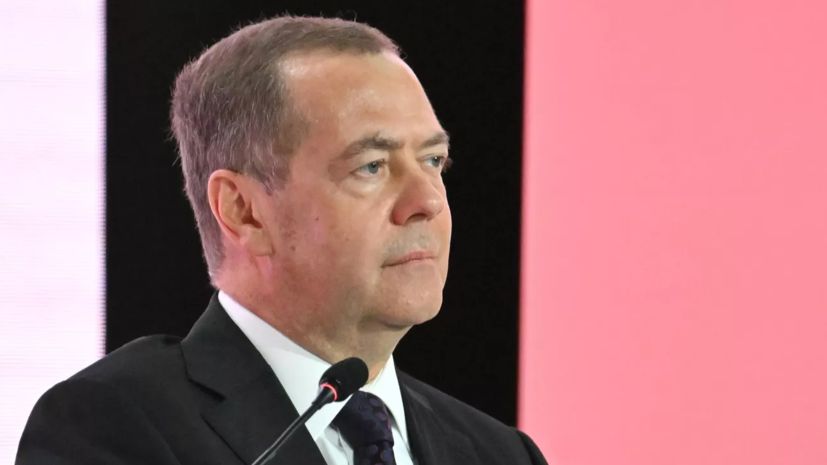 Медведев назвал главу ЕК «термоядерной дурой» после её слов о дроне в Румынии