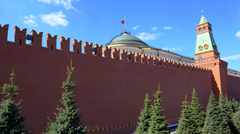 Кремль назвал печальным явлением попытки Запада задавить российскую культуру