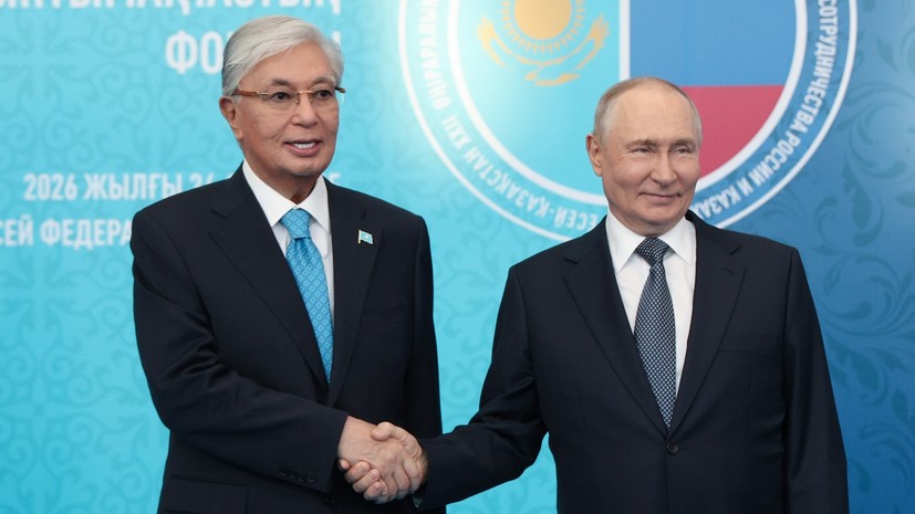 Токаев подарил Путину картину с Чоканом Валихановым и Фёдором Достоевским