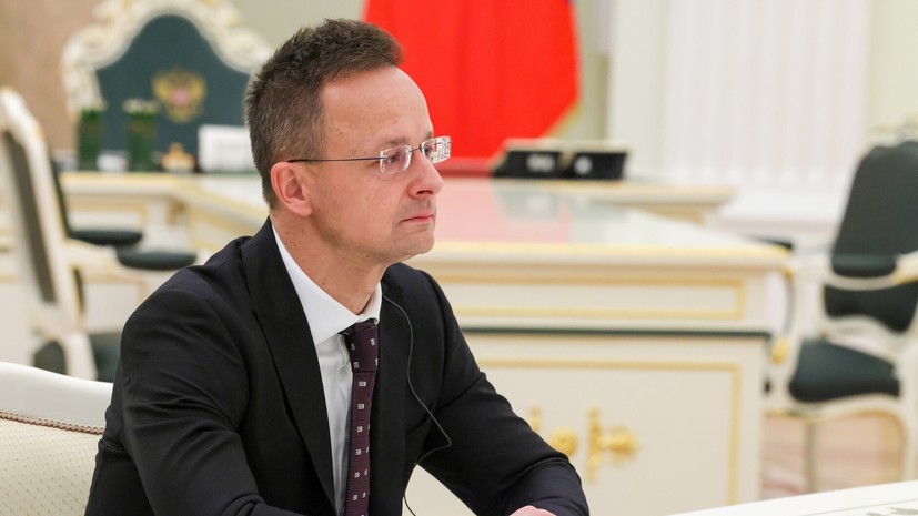 В Венгрии начали расследование связей экс-главы МИД Сийярто с Россией