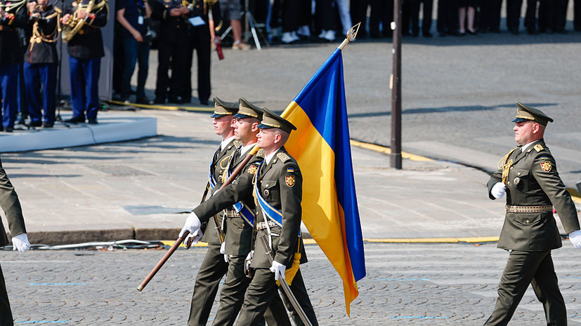 Французский политик Филиппо осудил участие украинских военных в параде в Париже