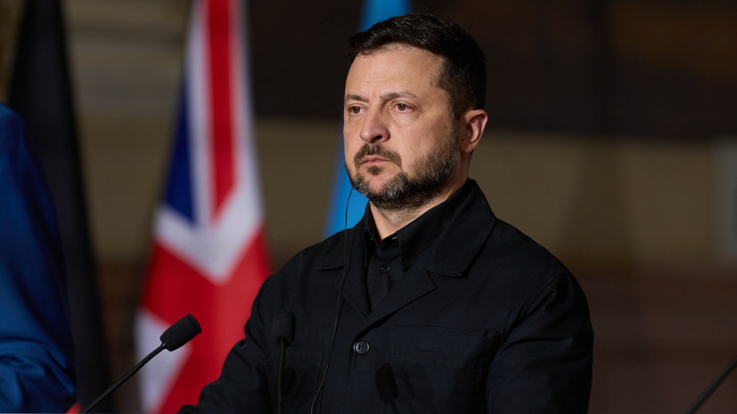 Азаров назвал Залужного реальным конкурентом Зеленского на выборах