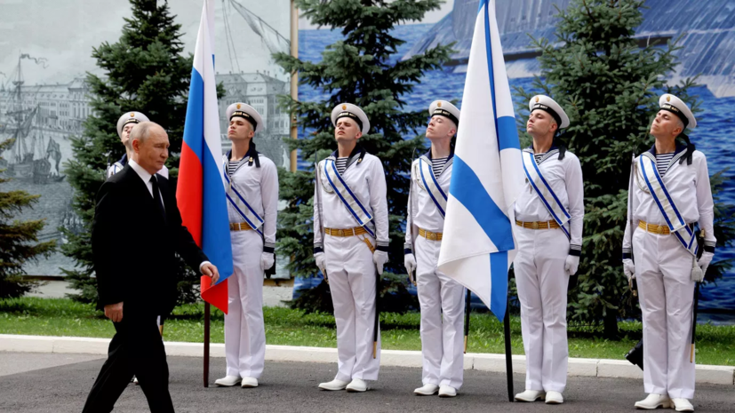 Путин отметил вклад военнослужащих ВМФ в защиту интересов России