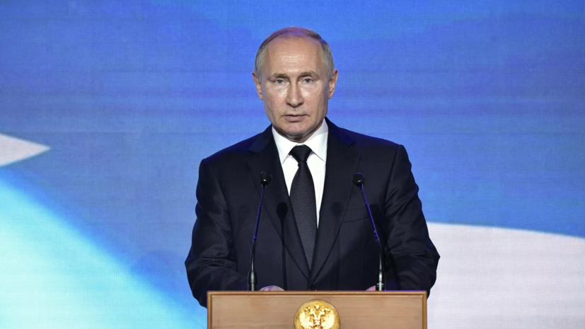 Путин за бокалом шампанского пообщался с награждёнными служащими ВМФ