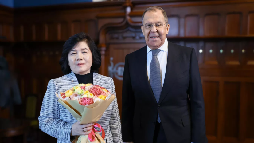 Лавров проводит встречу с главой МИД КНДР Цой Сон Хи