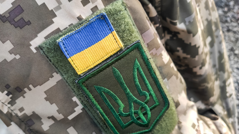 На Украине военкомы гнались за мужчиной по полю на машине и чуть не задавили его