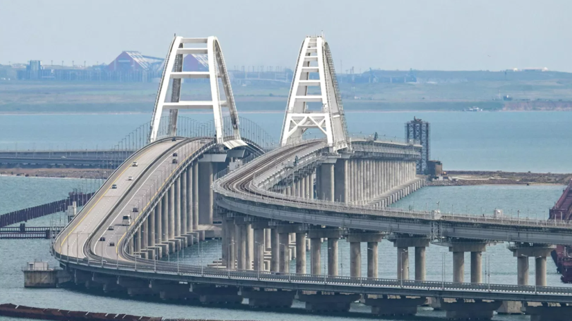 Движение транспорта по Крымскому мосту временно перекрыли