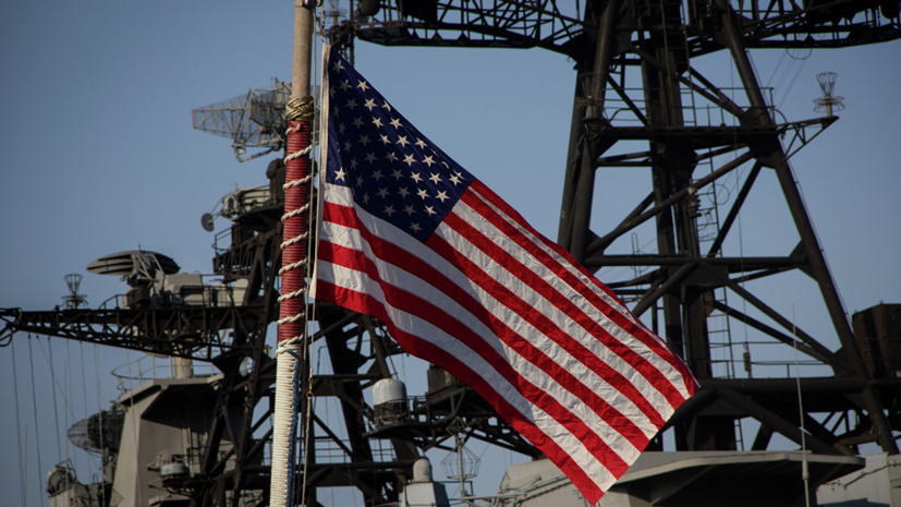 MT: моряки на авианосце США пытались прыгнуть за борт из-за затянувшейся службы