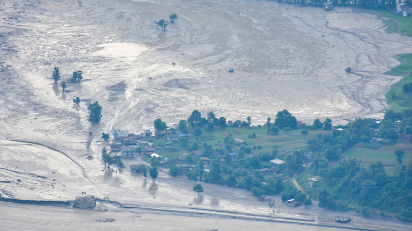 Число погибших в результате наводнения в Непале возросло до 332